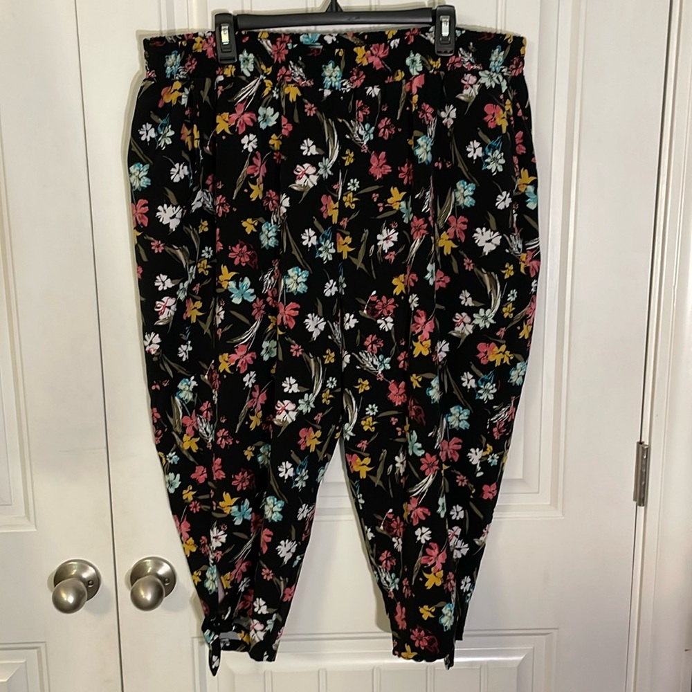 Lane Bryant Black Floral Cropped Pants